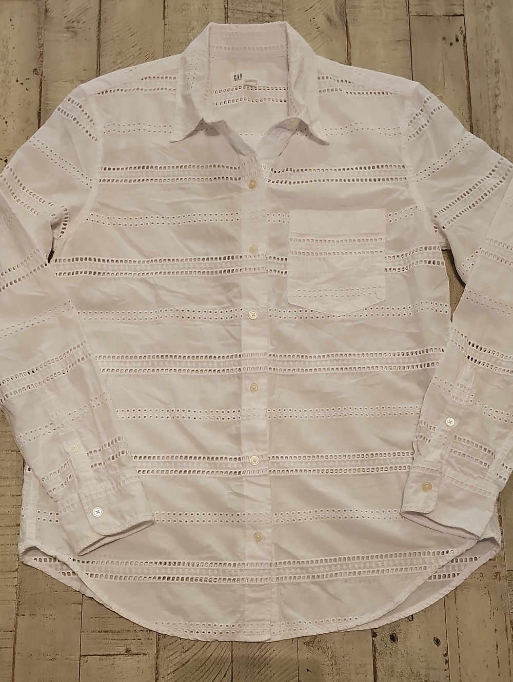 GAP White Eyelet-Stripe Long Sleeve Button-Down Shirt       🌸Like New🌸
